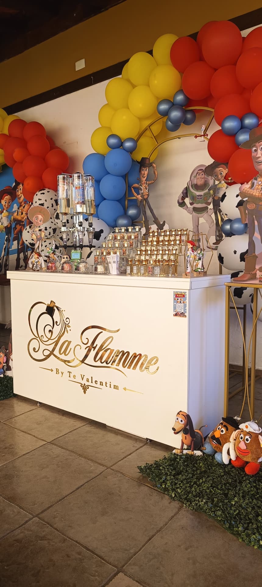 Perfume Bar da La Flamme em festa infantil com tema Toy Story — foto 3