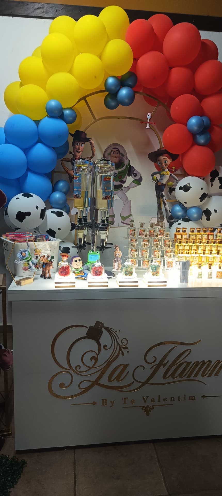 Perfume Bar da La Flamme em festa infantil com tema Toy Story — foto 4